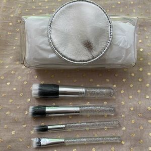 MAC Holiday Travel Brush Set